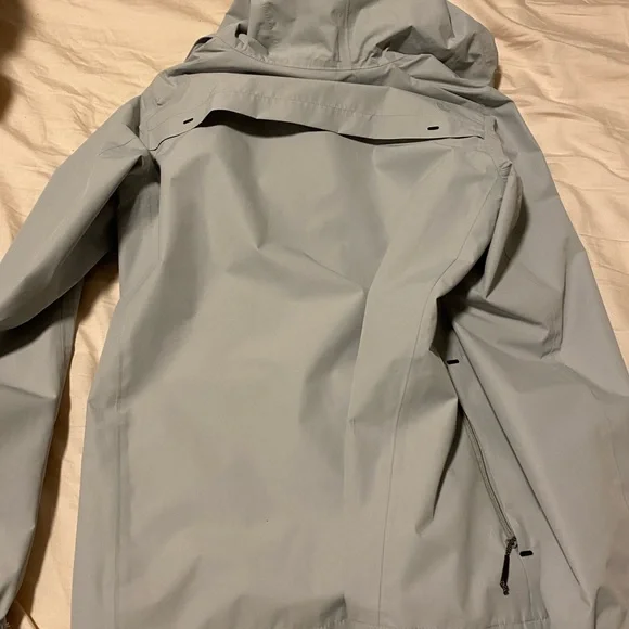 Lole NWOT rain shell - Picture 3 of 7